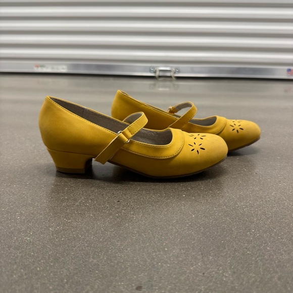 SOBEYO Yellow Girls Mary Jane Shoes Size 4 - Picture 5 of 9